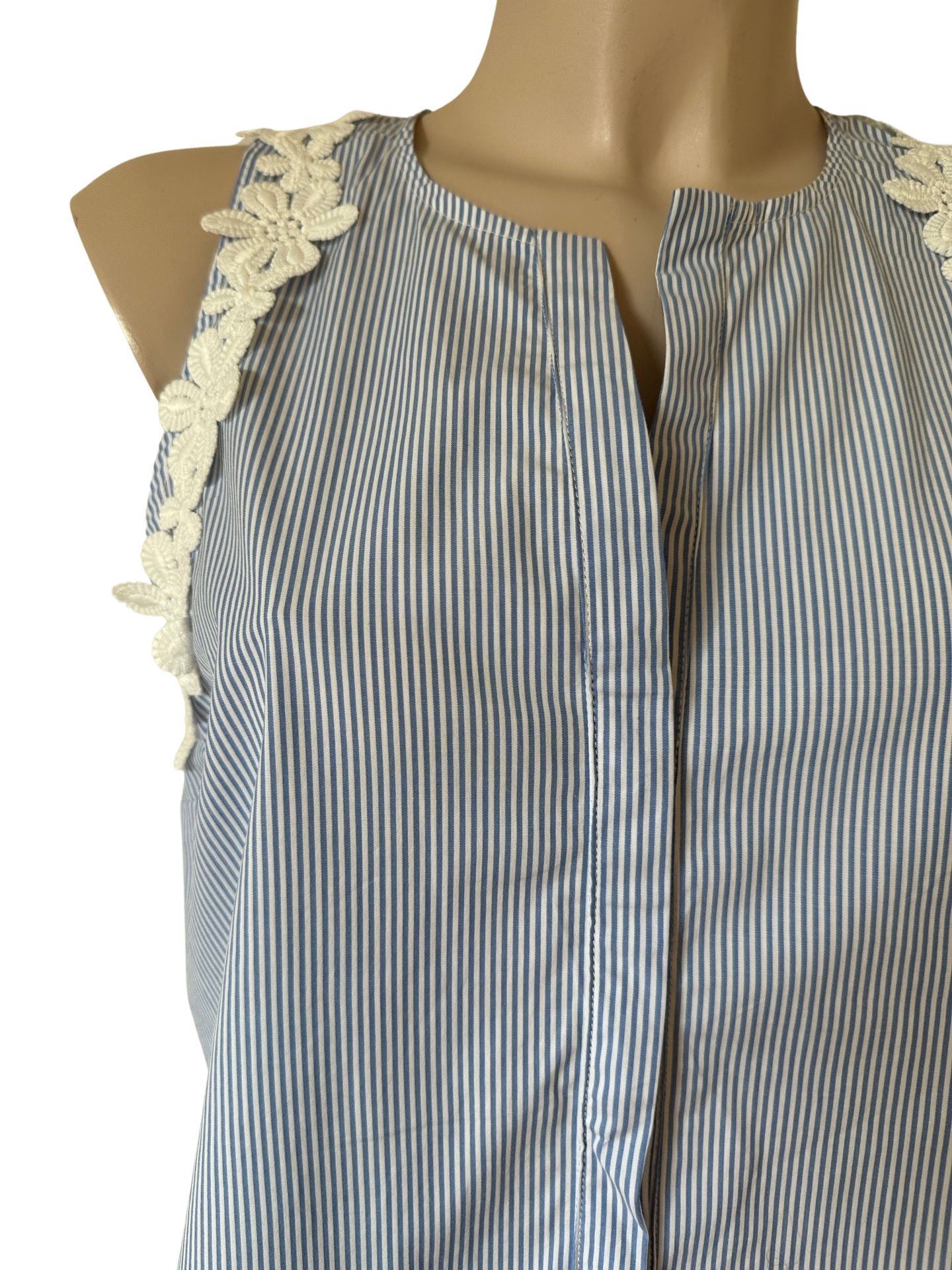 River Woods top M