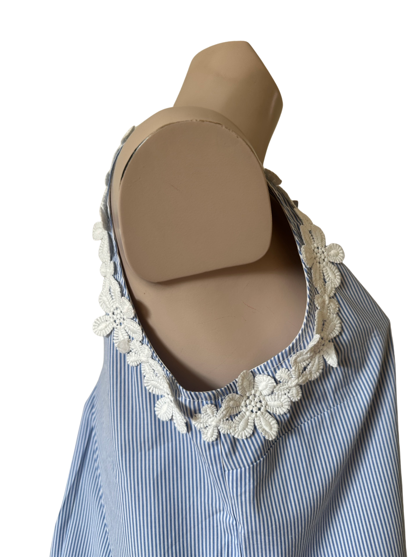 River Woods top M