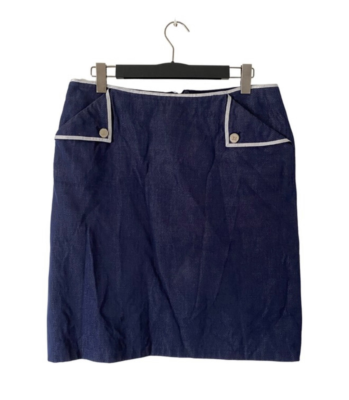 Escada rok 44