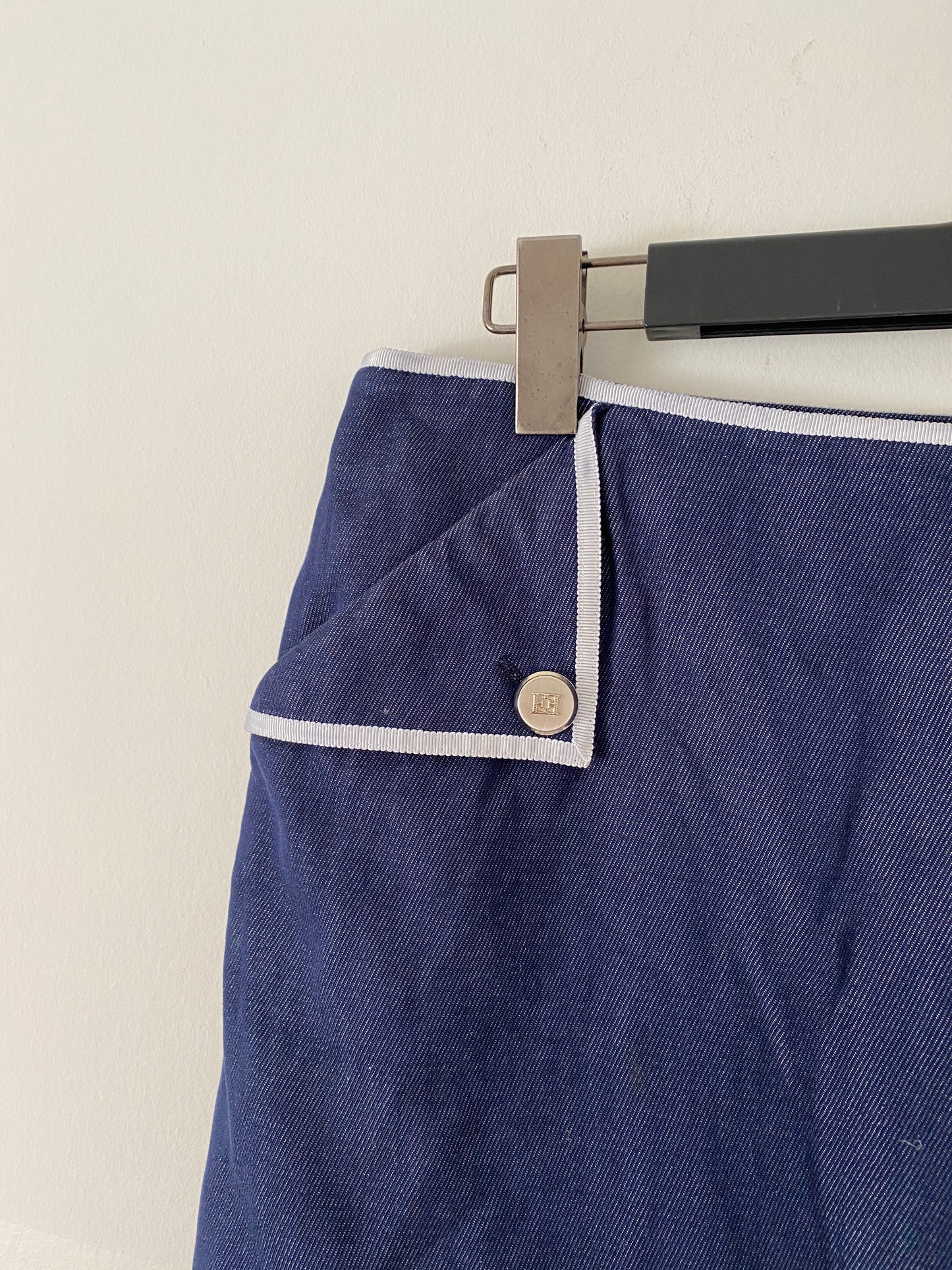 Escada rok 44