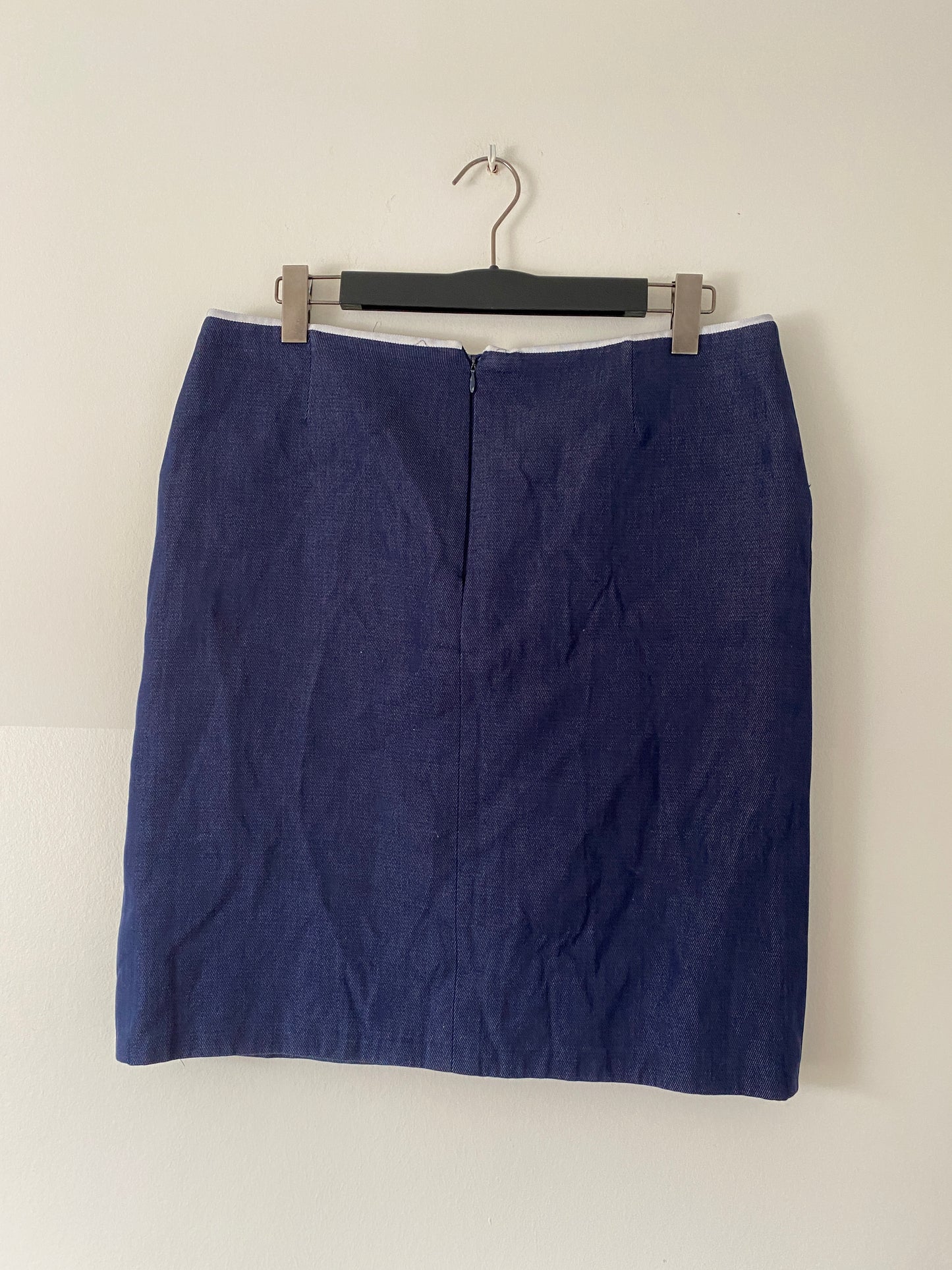 Escada rok 44