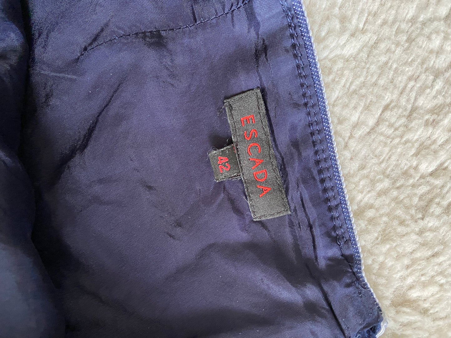 Escada rok 44