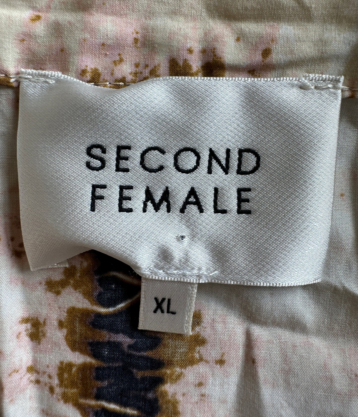 Second Female Kleid XL