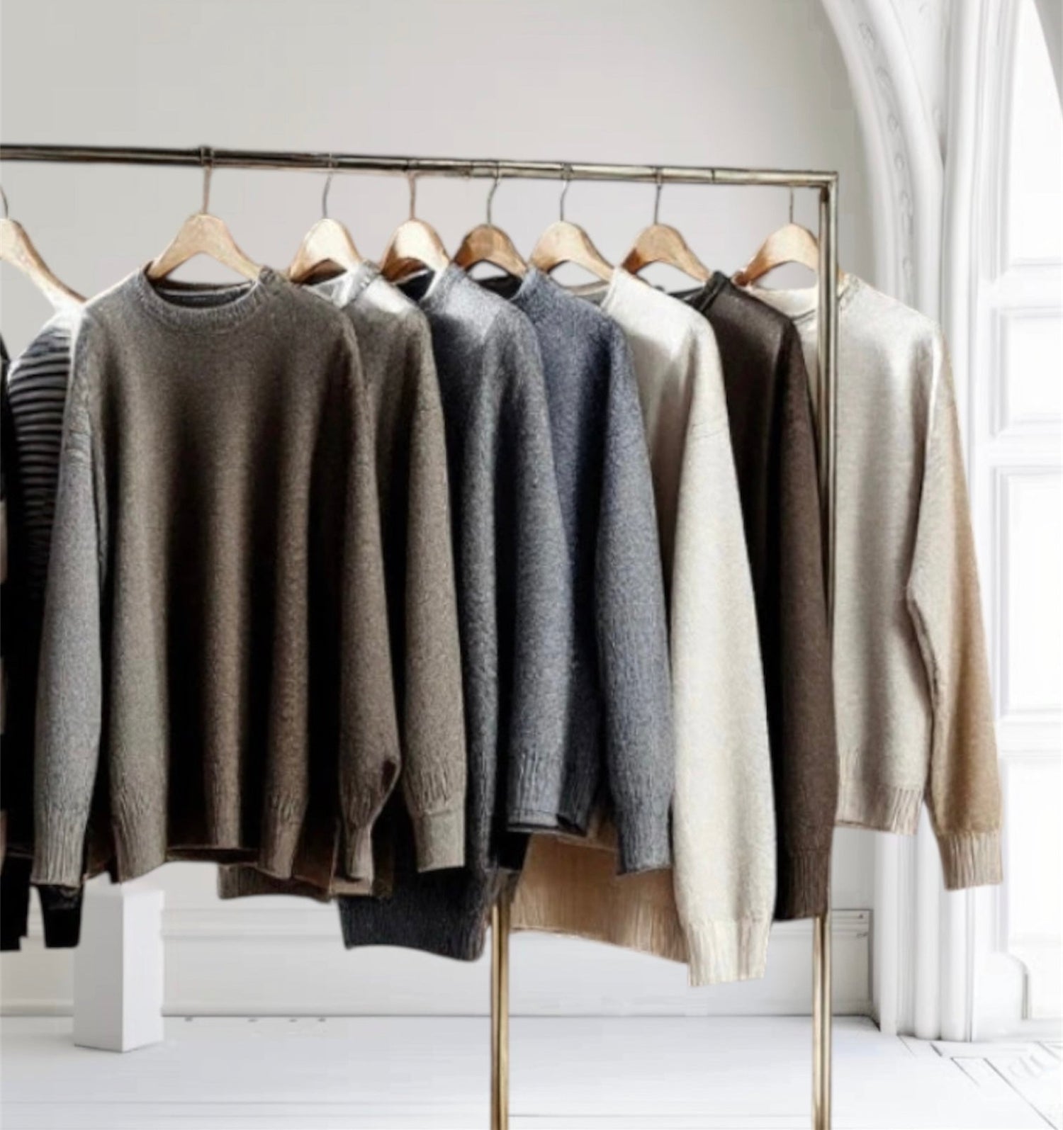 Bij Debberies vind je truien die met aandacht zijn gekozen: nieuw én tweedehands. Van basics tot bijzondere vondsten – altijd zorgvuldig geselecteerd en duurzaam.