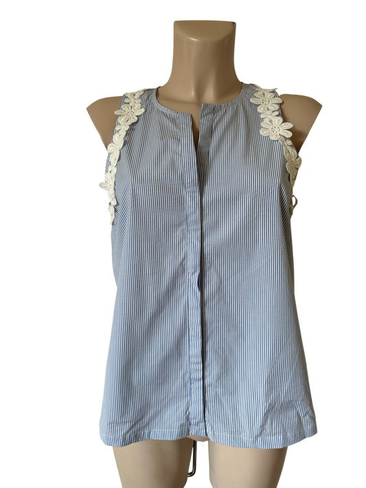 River Woods top M
