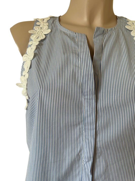 River Woods top M