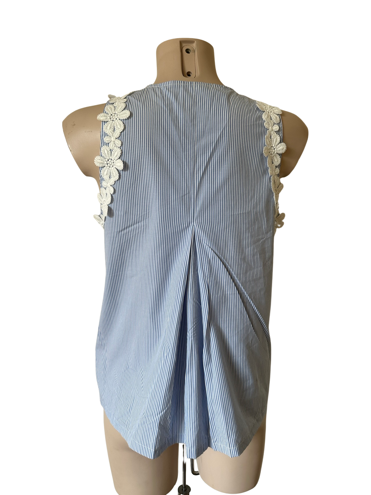 River Woods top M