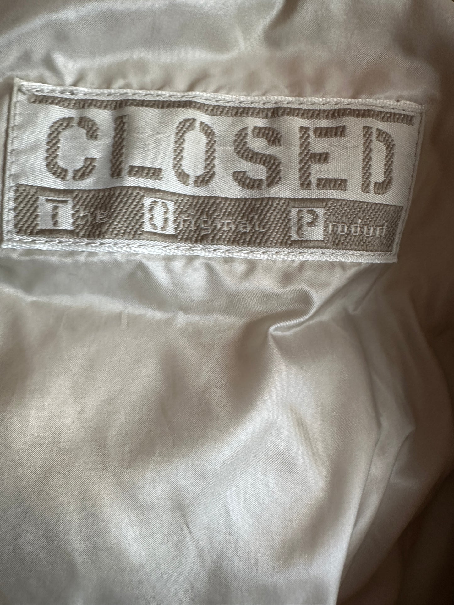 Closed jas M