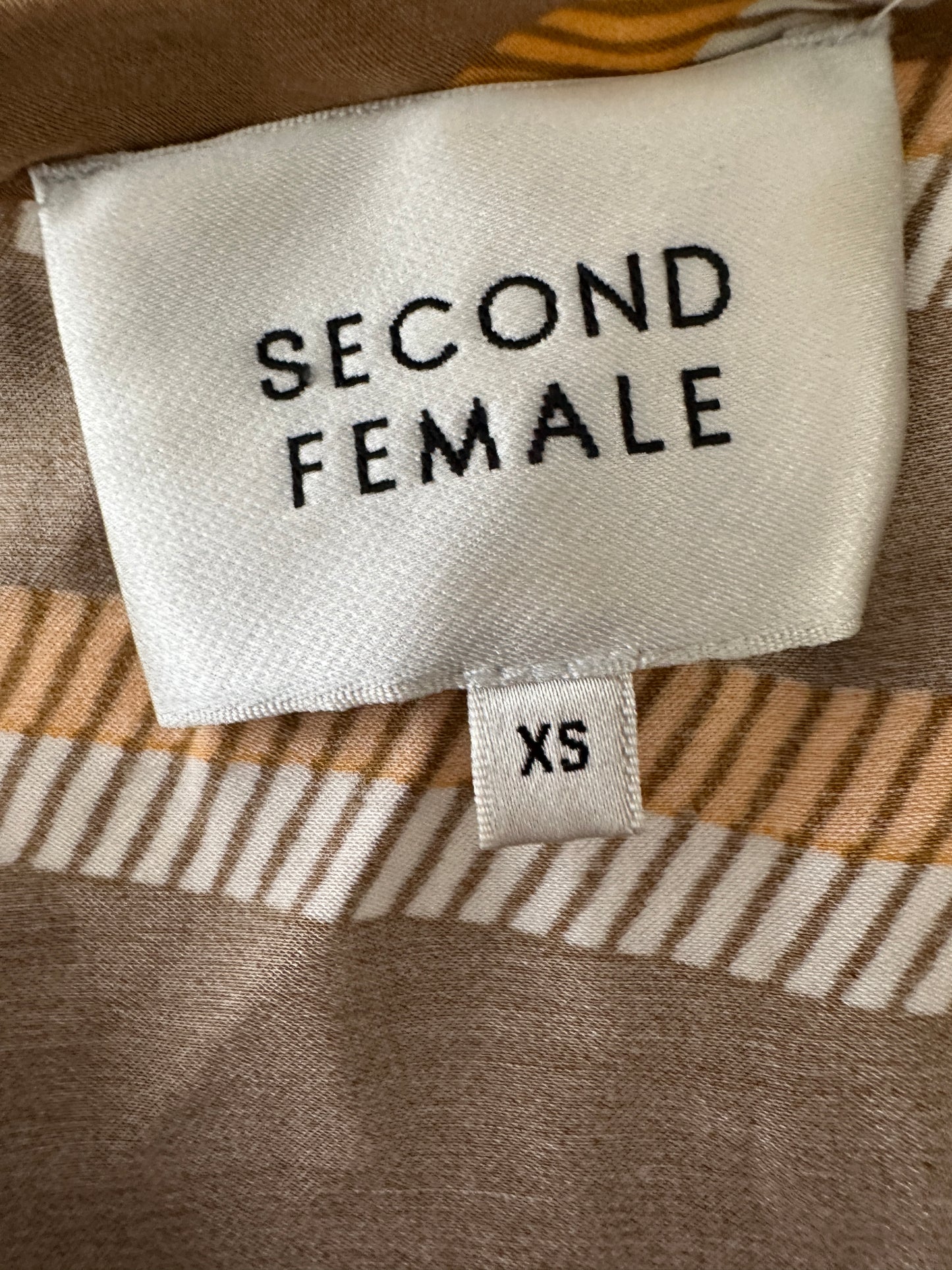 Second Female shirt XS