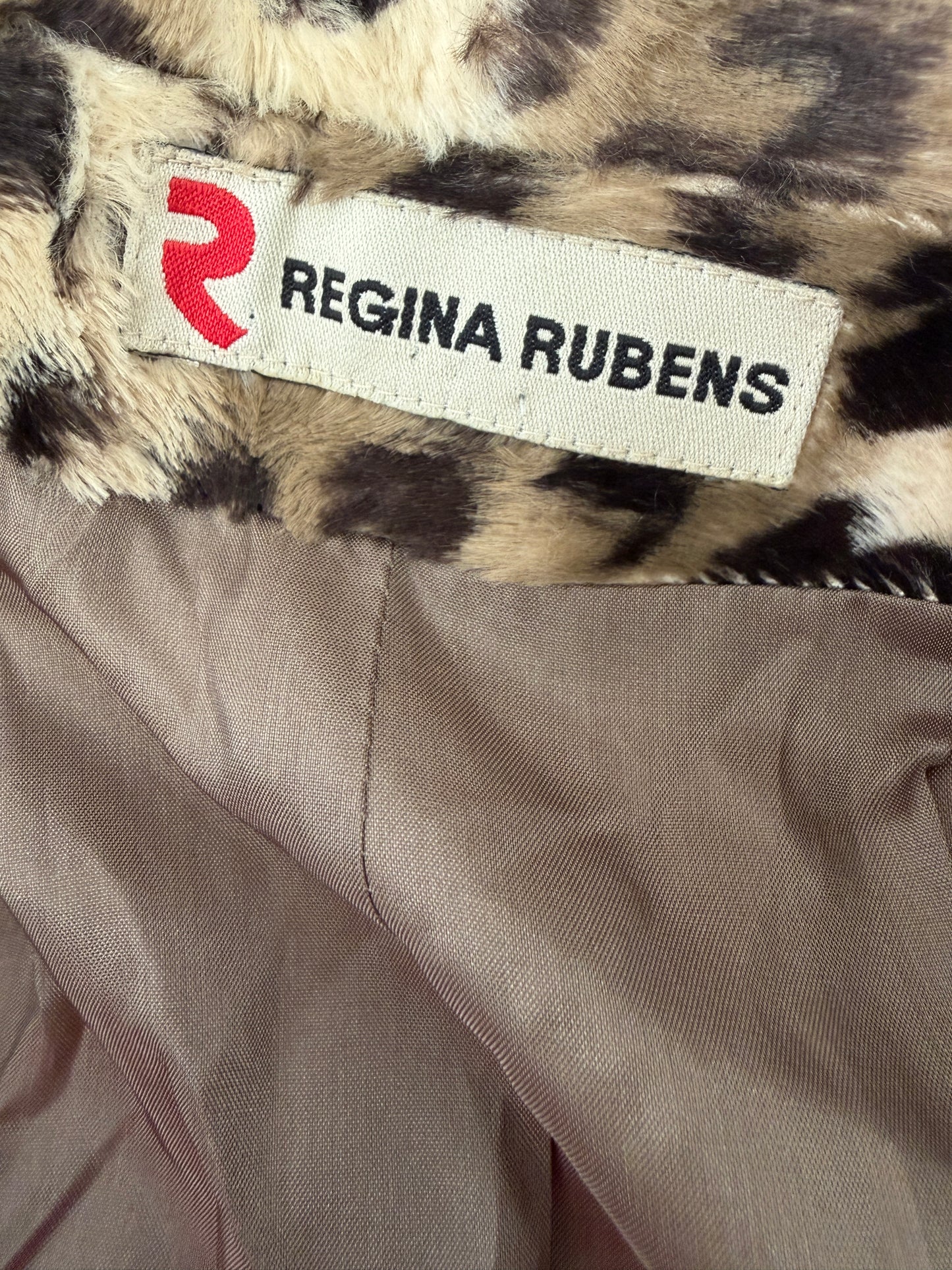 Regina Rubens Mantel M